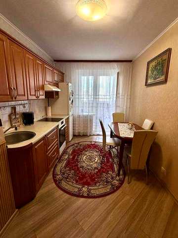 Продам  видову 4-кім. кв Азербайджанська, 16/2 Дніпровський р-н Держпрограми!