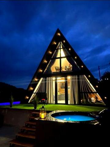 Будинок A-frame  з басейном  та ждакузі оренда