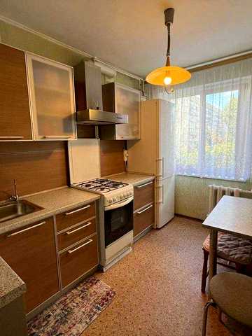 Продам 4-комнатную на Покровском(Парус,Красный Камень)