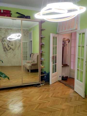 Продаж 5 кімнатної,в  центрі на Івана  Богуна.