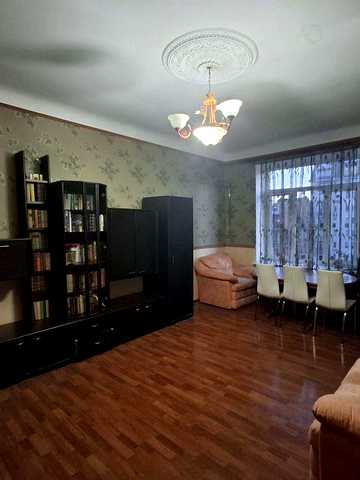 Почайнинська вул. 23, Поділ, метро Контрактова площа, Подільський рай