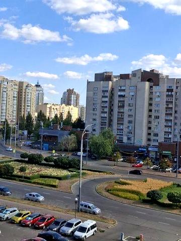 Сдам квартиру ул. Тимошенко 29 метро Минская  5 минут пешком.