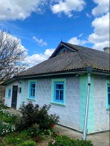 продаю будинок на два входи,є вода пічне опалення є гараж,страйк.