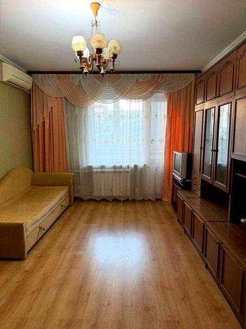 Сдам квартиру біля метро