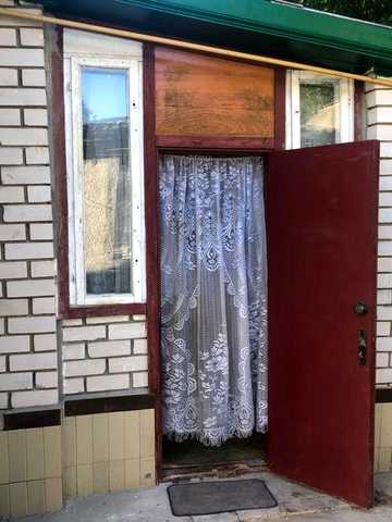 Продам півтора будинку з земельною ділянкою в селі Ставище ,Житомирської області.