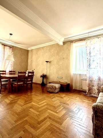Простора 4кімнатна квартира. Центр міста. пр-т Соборний (біля  Філармонії)