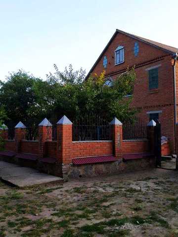 Продам новый кирпичный  2-этажный дом 175 м² на 18 сотках в пгт Машевка. Гараж на 2 авто ( 20 км от Полтавы). Собственник