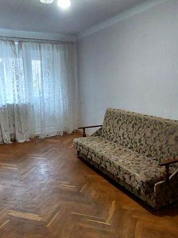 долгосрочная аренда 3х комнатной квартиры по ул. Студенческая. Квартира в жилом состоянии, есть мебель, техника. 2 этаж 5этажного дома квартиры