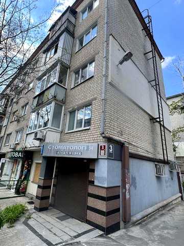 Продам 2х к. кв  в супер локации под ваш ремонт. Метро Научная