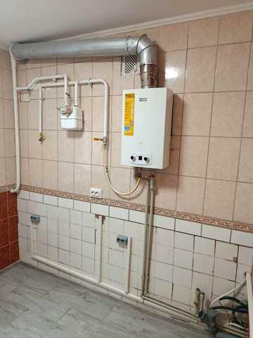 Продаю 2 к/кв ул.Корабелов 1/5,44/28/6,капитальный ремонт 35000$