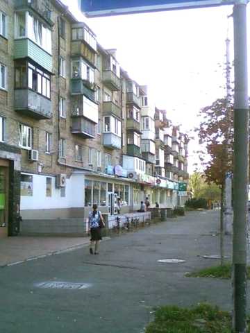 Продаж Дарниця  Соцмісто проспект Миру. 9 , 3 кімнатна квартира під ремонт + гараж у дворі