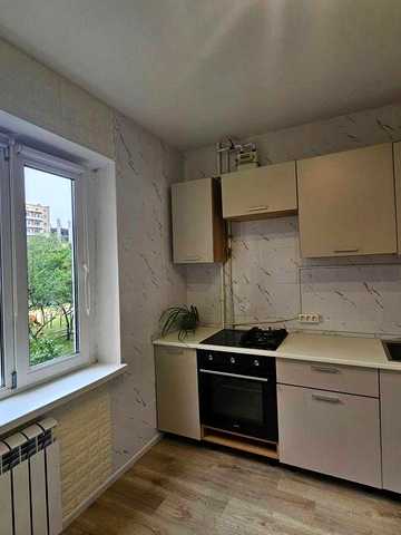 Продаж 3 кімнаної 74м 2 поверх Дарницька площа. вул.Дністерська 4 (колишня Двинська) програми розглядаємо