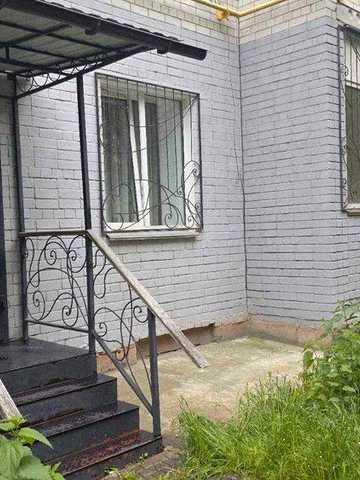 Квартира студія двокімнатна 1 поверх цегляного будинку