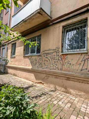 Продаж 2-кімнатної квартири по вул. Довга, центральна частина міста
