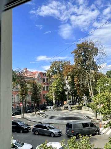 3-кімнатна біля парку, метро Кловська, вул Пилипа Орлика 10