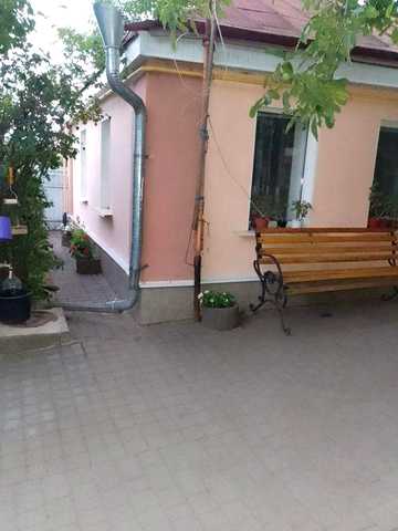 Продається півбудинку