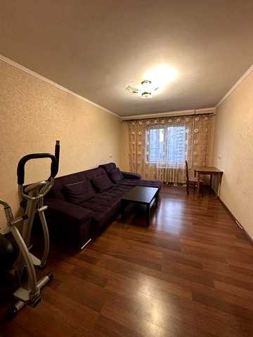 Простора 2-кімнатна квартира біля ТРЦ Район, Лаврухіна 5