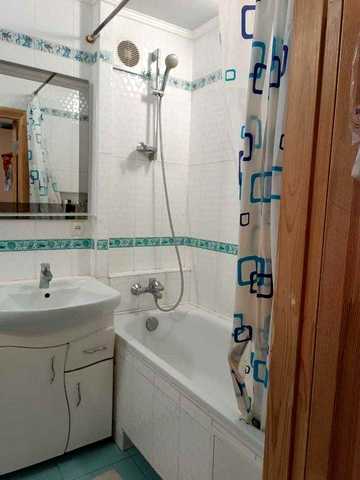 Продам двухкомнатную на Квартальной (Гладкова) дом 43