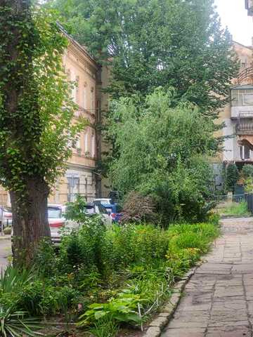 Оренда 3 кім квартири вул.Левицького початок бічна 120  м.кв,ц.550€ у.о