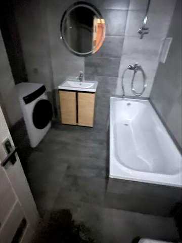 Продам 5 кімнатну квартиру в Центпі міста