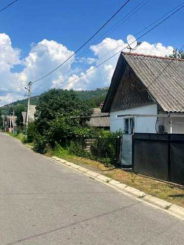 Будинок у Рахові з двома земельними ділянками
