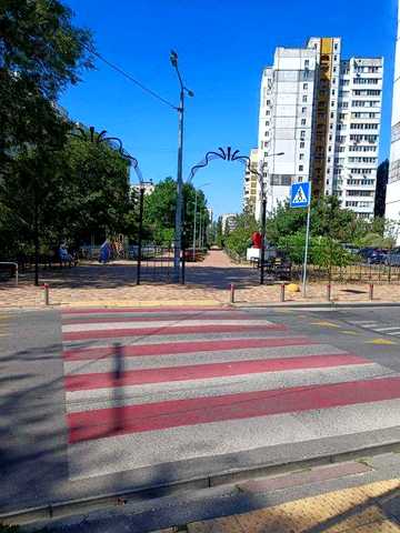 Продам 2к. квартиру по вул. Прирічній,33, метро Героїв Дніпра, Мінська