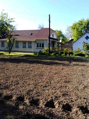 Продається 4-кімнатний житловий будинок в м.Ржищів 22 сотки землі