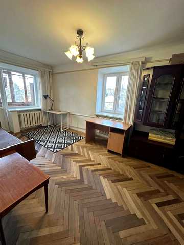 Машинобудівна вул., 36