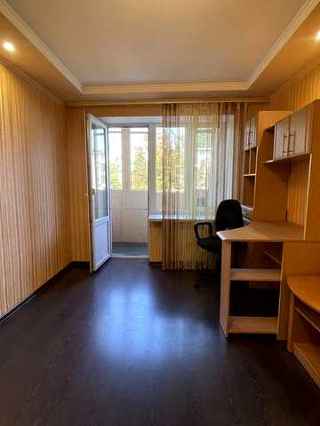 Здам  квартиру Космонавтів  1ст