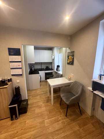 Продам 1 кімнатну квартиру на шепарда ( суворова ) 32 а