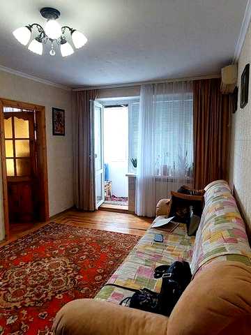 Продам 4-кімнатну квартиру. Пр-т Незалежності,301.