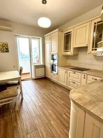 Продам просторную 3 комнатную квартиру в центре Днепра. Гоголя. Моссаковского. Правый берег.