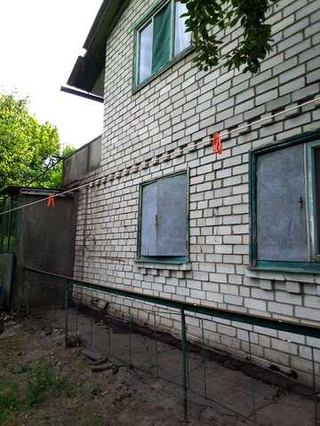 Продам  дачний будинок з гаражем