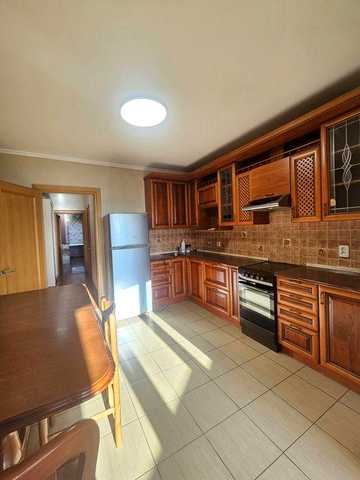Продам світлу 3к квартиру вул.Милославська, Троєщина.