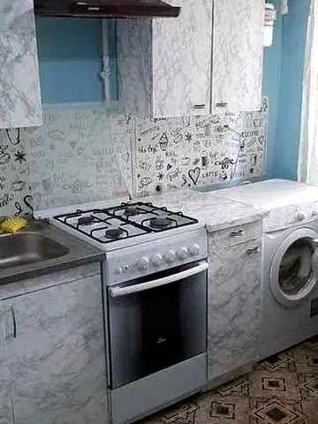 Продам 1 ком.кв.СЕДОВА 13999у.е. 2 этаж
