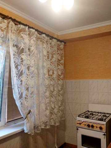 Здається затишна 2-кімнатна квартира з косметичним ремонтом (без меблів і побутової техніки)!