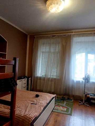Продам 2-кімнатну квартиру. Вул.Тропініна,45.