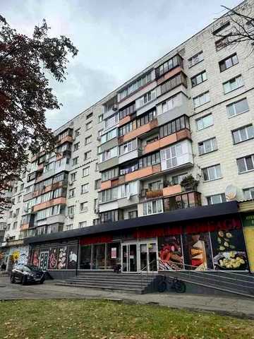 Голосіївський  проспект, 114. Двокімнатна квартира з видом на парк.