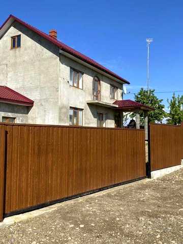 Продається гарний будинок біля лісу з власними ставками поруч