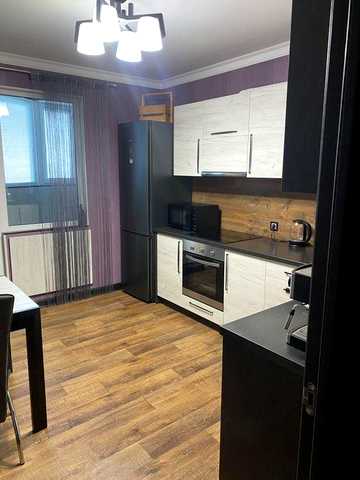 Видова 2к квартира на Митниці 80 м²