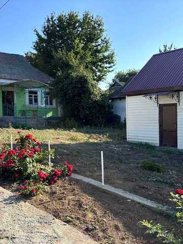 Продаємо будинок з газифікованою літньою кухнею, новим гаражем з підвалом в мальовничому селі зі святим джерелом Ганнополі Тульчинського району