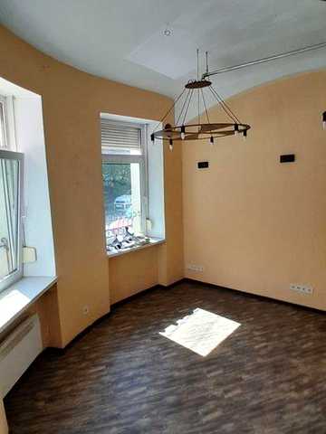 Продаж 2х кімн кварт(по плану) Чернівці, центр