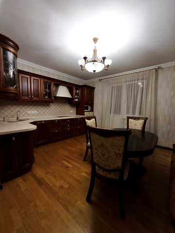 Олександра Мишуги вул., 8