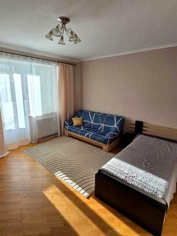 Оренда 3-кімнатної квартири, вул. Пасічна, 171 — $800/міс.
