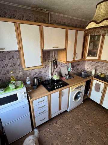 Відрадний 38а. Солом'янський р-н. Велику Трикімнатну кв. Продам.