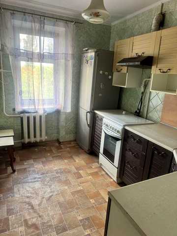 Продам трикімнатну квартиру на молодіжному.