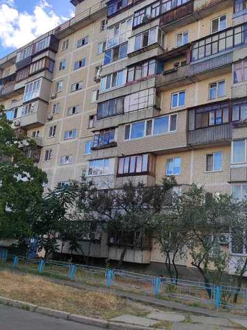 Оболонь. Продаж квартири з меблями і побутовою технікою біля ст. метро. Ванна, балкон.