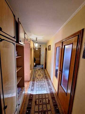 3 кімнатна квартира  в центрі   і/опалення .Для сім'ї