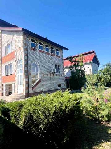Продається добротний будинок у Кривушах.