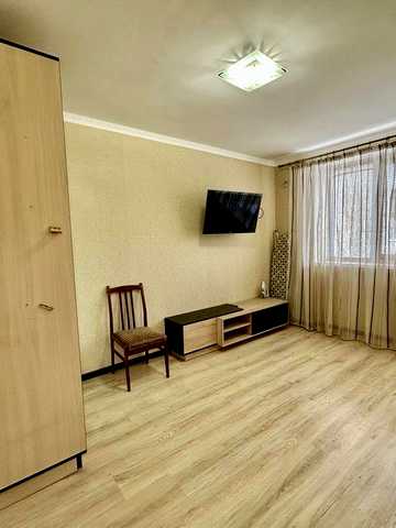 Проспект Леся Курбаса, 9Д Здам в оренду затишну світлу квартиру на 3 поверсі. Поряд зупинка швидкісного трамвая до центру.